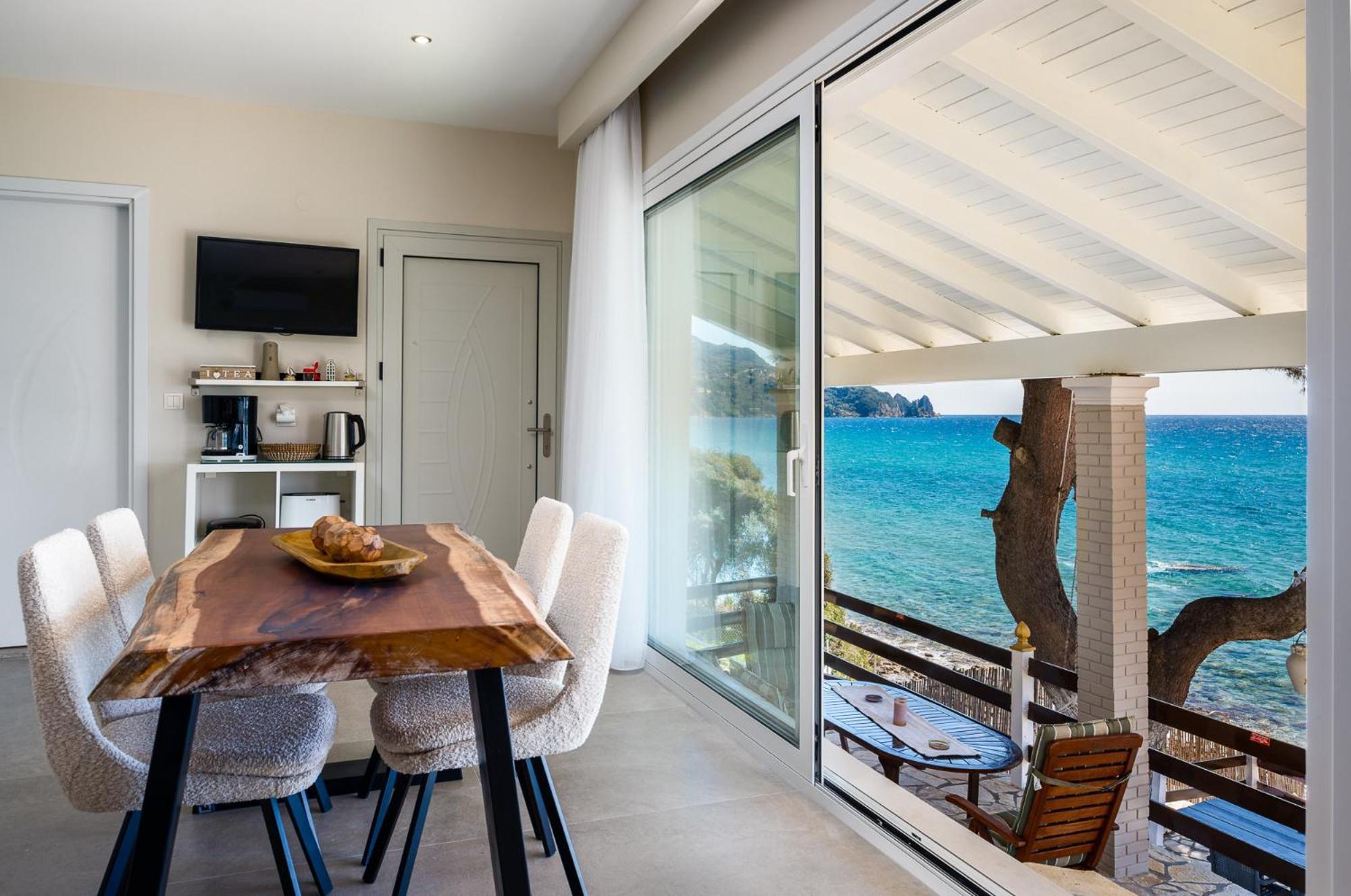 Renata & Filippos With Private Plunge Pool By Konnect * Agios Gordios (Corfu)